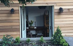 Stylish Cottage In The Pewsey Vale