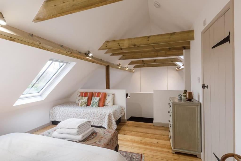Stylish Cottage In The Pewsey Vale Marlborough Exterior photo