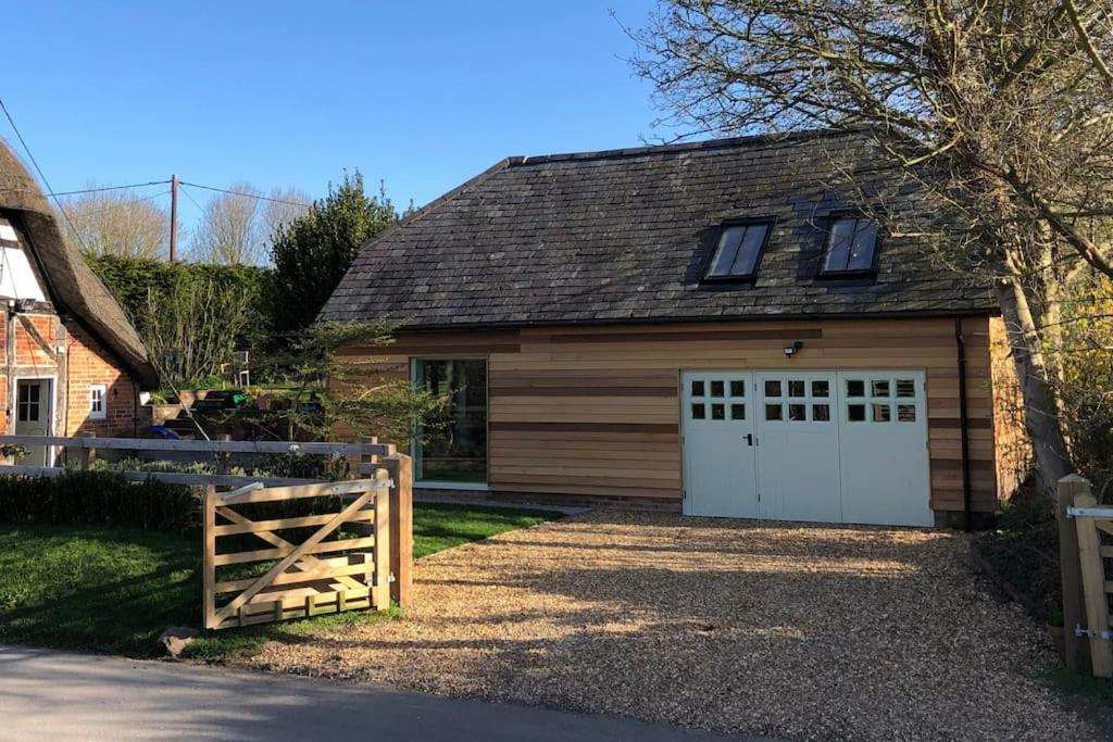 Stylish Cottage In The Pewsey Vale Marlborough Exterior photo