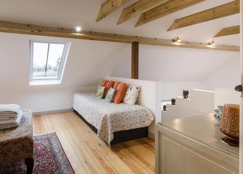 Stylish Cottage In The Pewsey Vale Marlborough Exterior photo