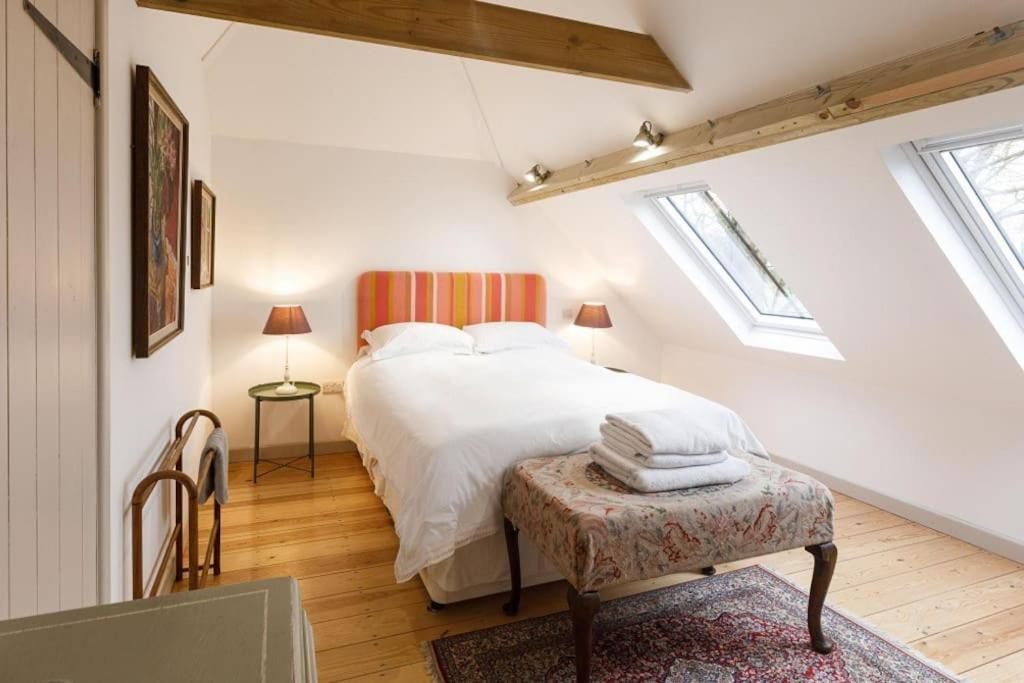 Stylish Cottage In The Pewsey Vale Marlborough Exterior photo