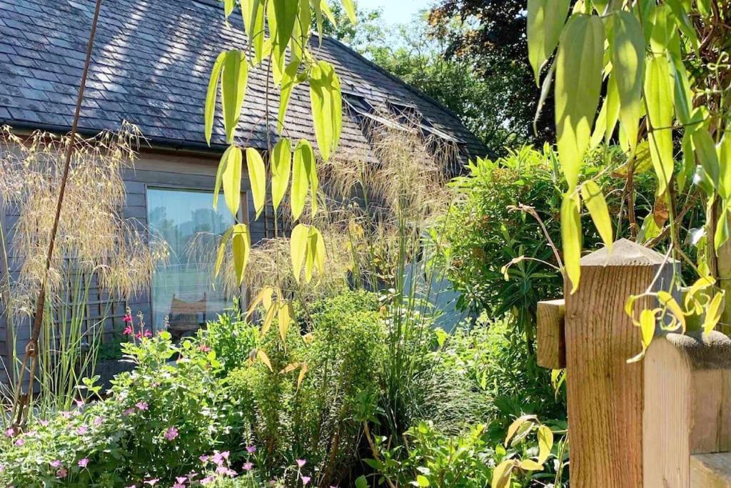 Stylish Cottage In The Pewsey Vale Marlborough Exterior photo